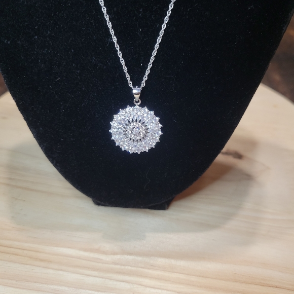 Bella Luce Sterling Circle Pendant - Picture 6 of 6